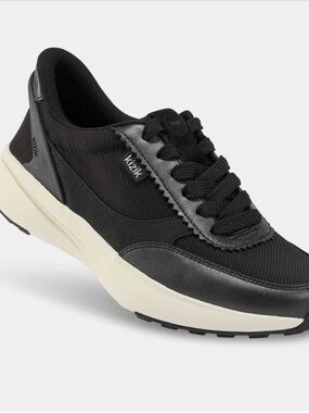 Kizik Women’s Paris Hands free sneaker